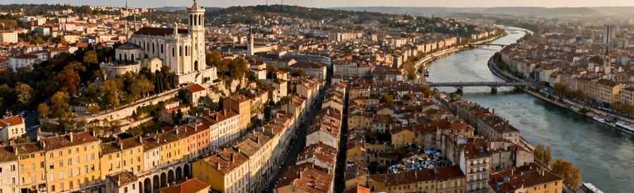 Vue Aerienne Quartier Fourviere Vieux Lyon 5eme Vue aérienne du 5ème arrondissement de Lyon avec la colline de Fourvière et le Vieux-Lyon en contrebas