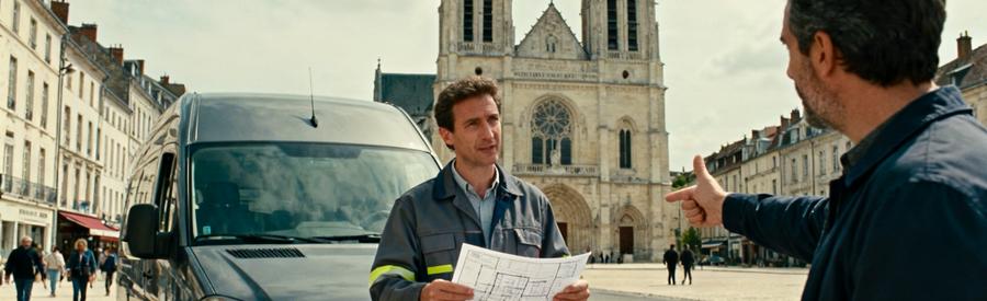 Débarras à Chalon-sur-Saône, professionnels discutant des spécificités locales et des créneaux de stationnement.