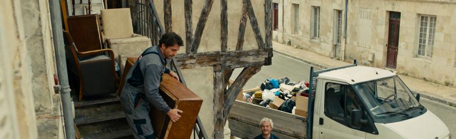 Débarras professionnel dans un immeuble ancien à Châtellerault, logistique adaptée au centre historique.